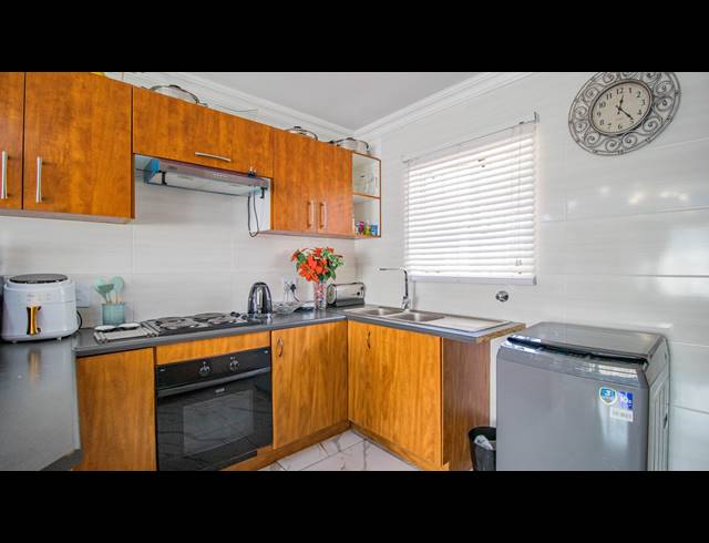 2 BEDROOM TOWNHOUSE FOR SALE IN MAGALIESBERG COUNTRY ESTATE